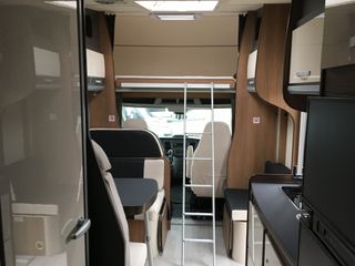 Wohnmobil mit Alkoven - Innen