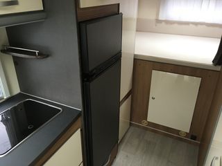 Motorhome with alcove - Kühlschrank